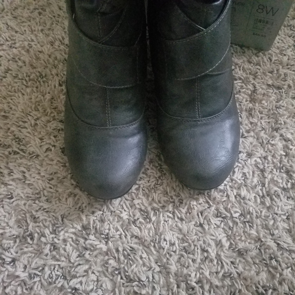 Grey Sloucy Boot - Picture 4 of 8